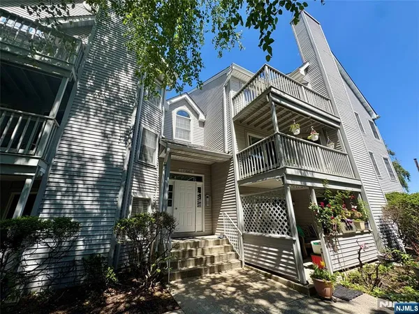 $410,000 | 8 Quartz Lane, Paterson, NJ 07501
