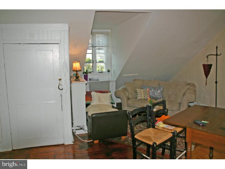 231 Pine Street Philadelphia, PA 19106 - Photo 4 of 11 Living Room
