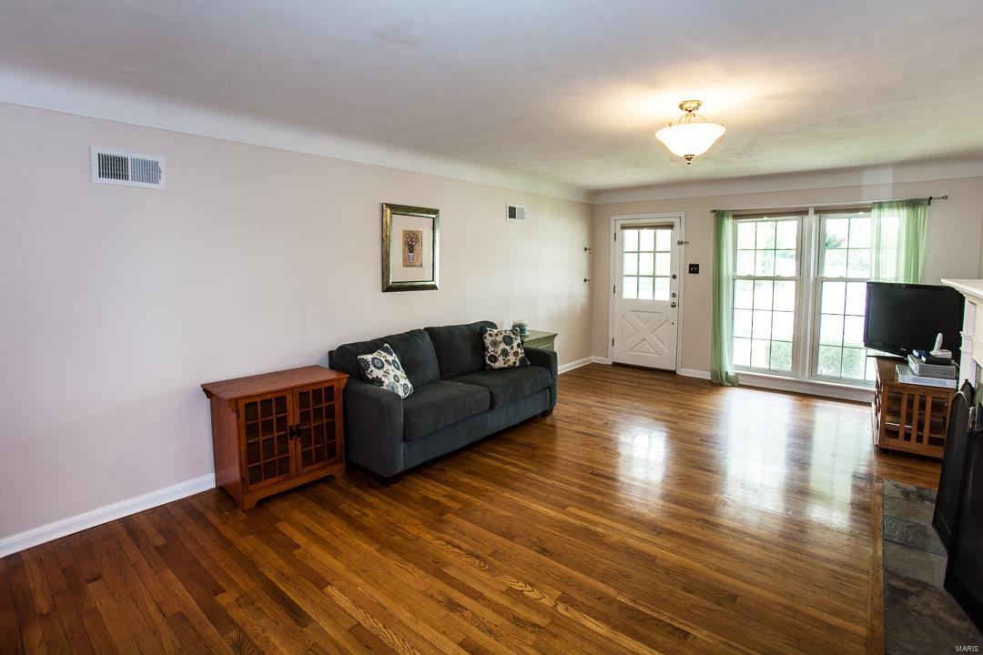 439 South Sappington Road St. Louis, MO 63122 - Photo 4 of 32 Gallery Image 4
