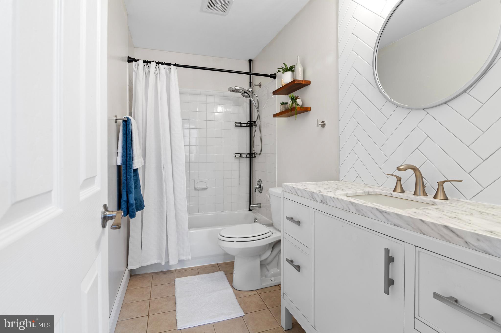 416 South Bouldin Street Baltimore, MD 21224 - Photo 33 of 45 a bathroom with a granite countertop sink toilet and shower