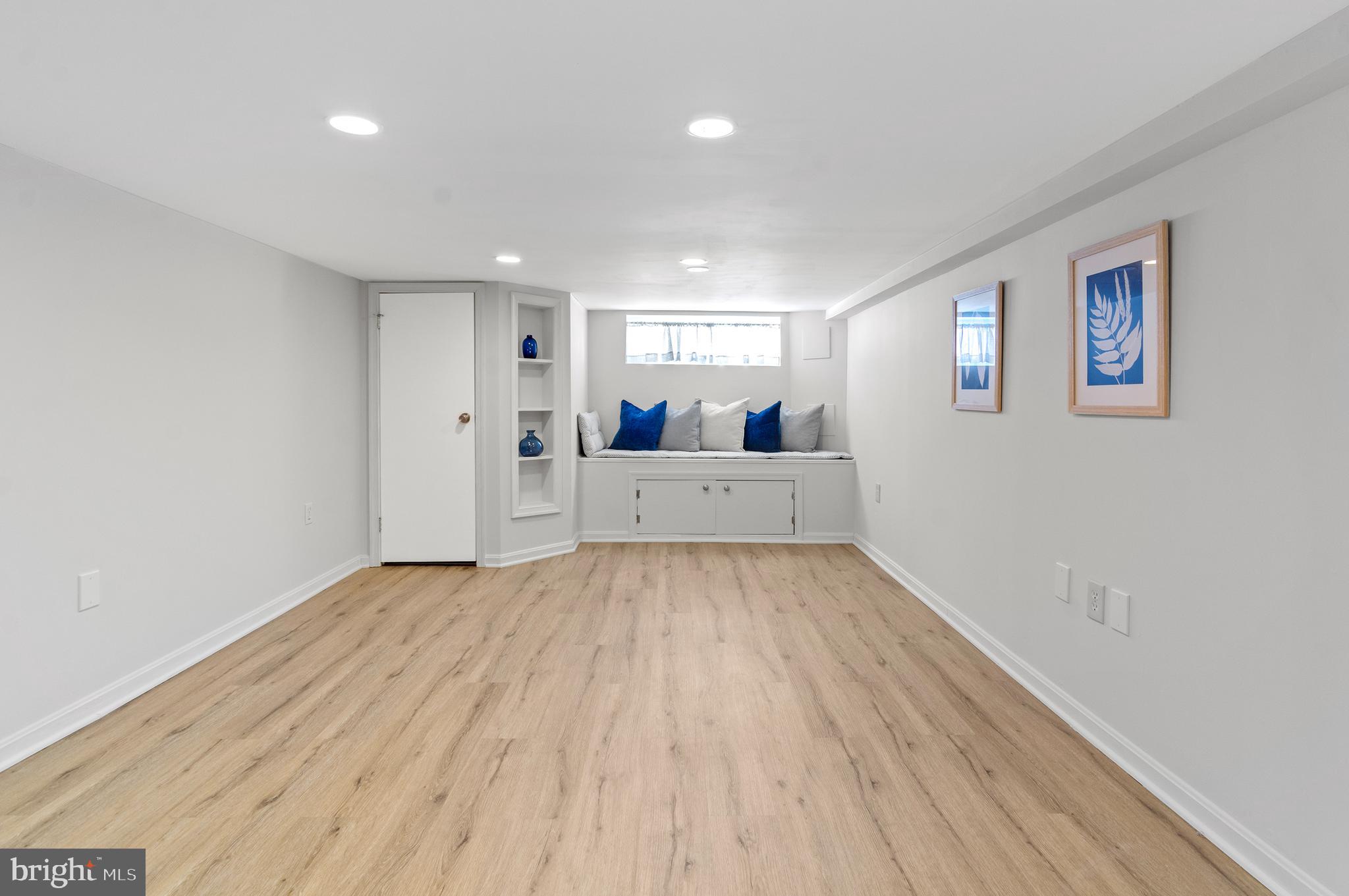 416 South Bouldin Street Baltimore, MD 21224 - Photo 38 of 45 a big room with wooden floor and windows