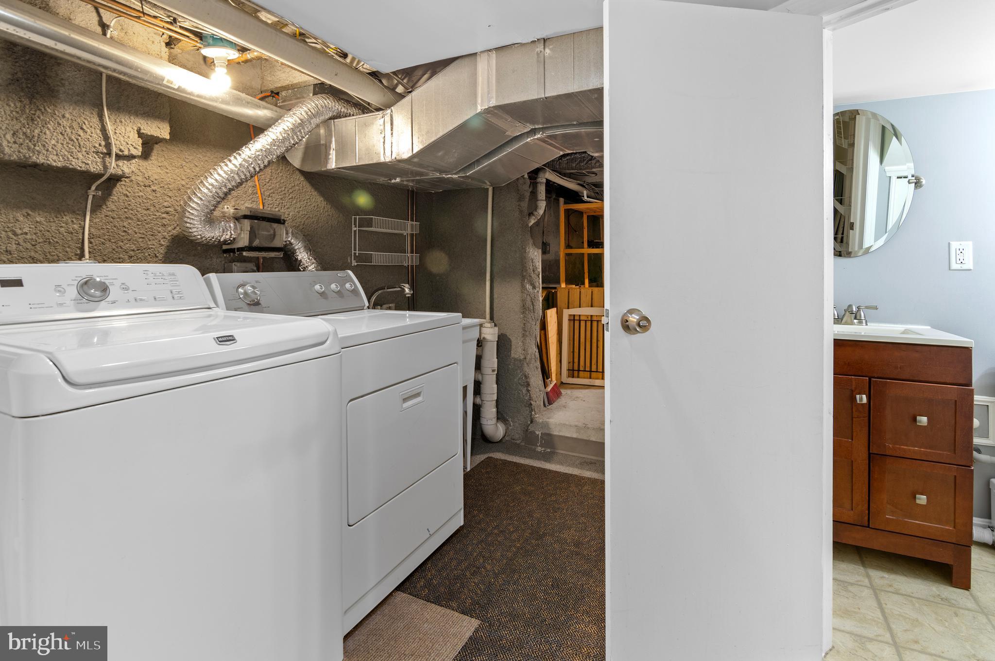 416 South Bouldin Street Baltimore, MD 21224 - Photo 40 of 45 a utility room with dryer and washer