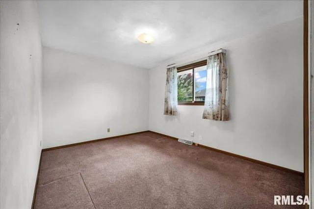 $144,900 | 1215 East Sycamore Street, Canton, IL 61520