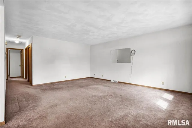 $144,900 | 1215 East Sycamore Street, Canton, IL 61520