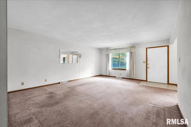 $144,900 | 1215 East Sycamore Street, Canton, IL 61520