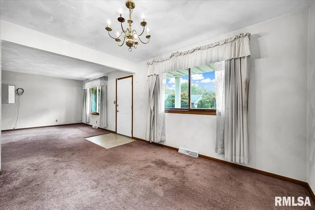 $144,900 | 1215 East Sycamore Street, Canton, IL 61520