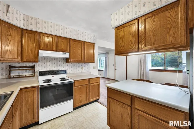 $144,900 | 1215 East Sycamore Street, Canton, IL 61520