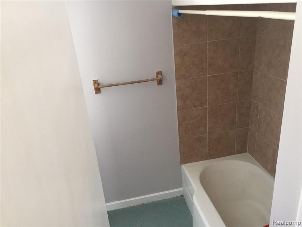 21149 Greenview Road Southfield, MI 48075 - Photo 11 of 14 21149 Greenview Ave SSRI 16.JPG