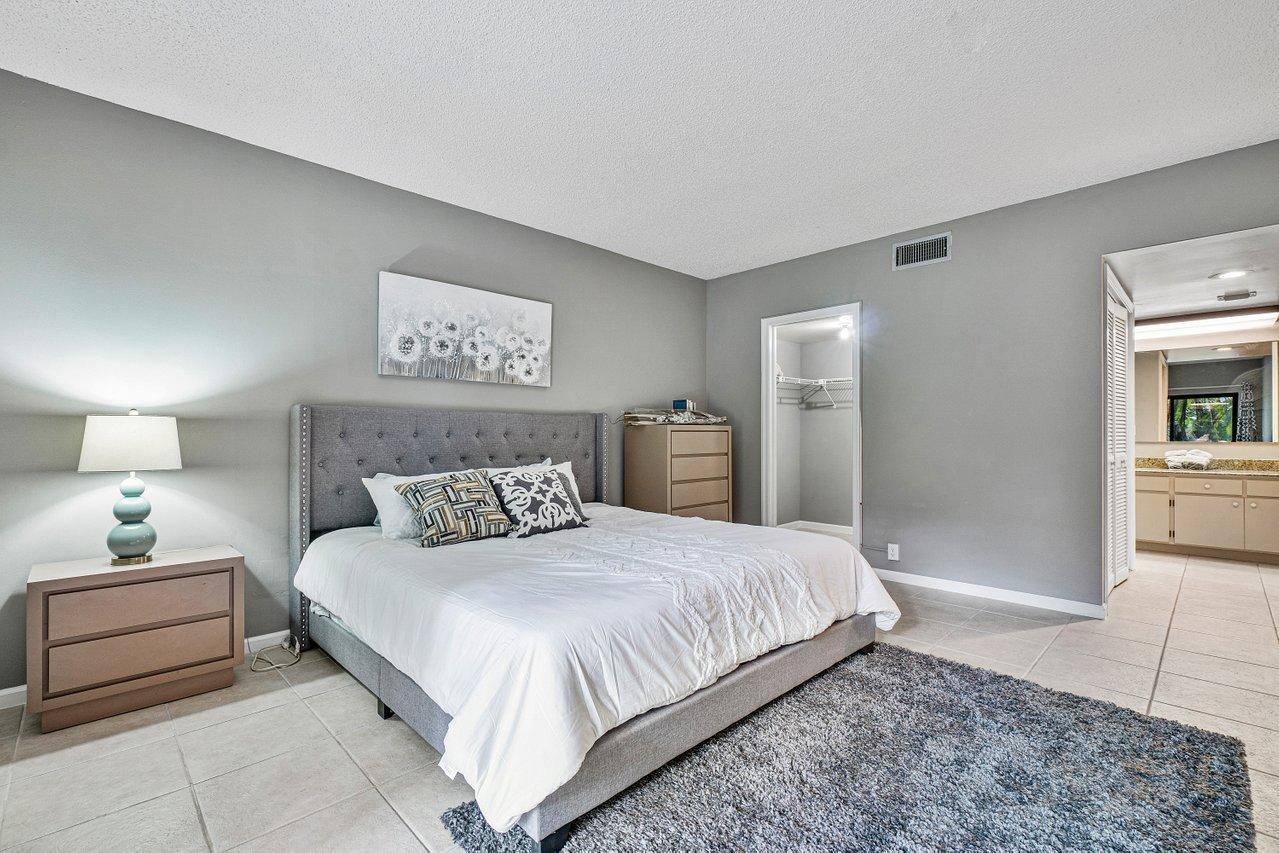 13334 Polo Club Road, Unit 232 Wellington, FL 33414 - Photo 12 of 25 014-13334PoloClubRoad-Wellington-FL-3341
