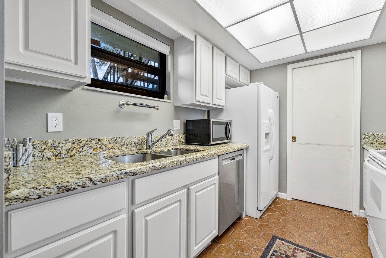 13334 Polo Club Road, Unit 232 Wellington, FL 33414 - Photo 17 of 25 009-13334PoloClubRoad-Wellington-FL-3341