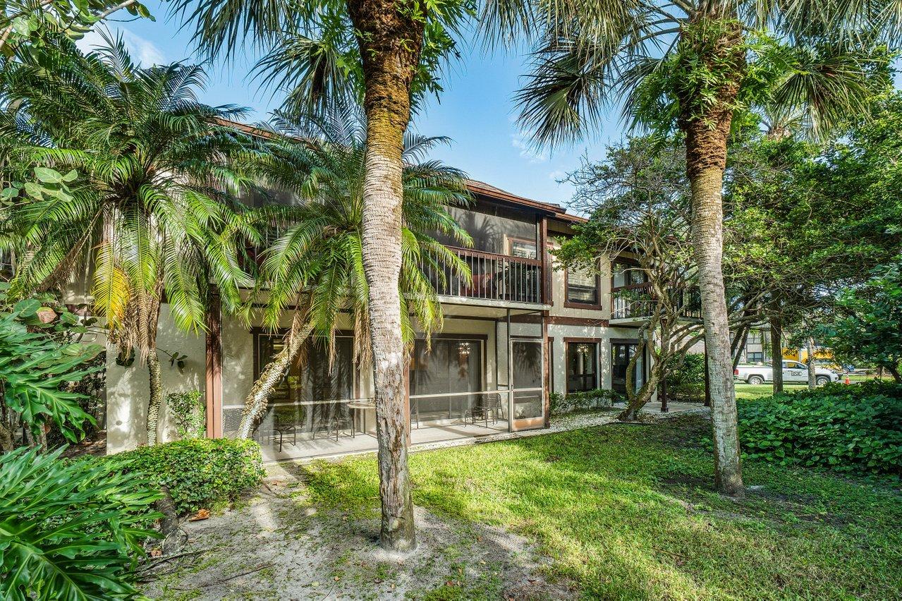 13334 Polo Club Road, Unit 232 Wellington, FL 33414 - Photo 3 of 25 023-13334PoloClubRoad-Wellington-FL-3341
