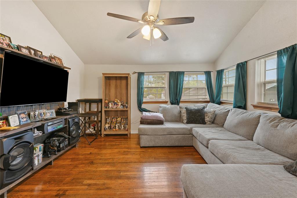 315 Ritchey Street Gainesville, TX 76240 - Photo 3 of 8