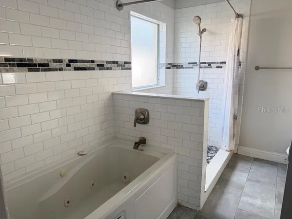 $2,700 | 8753 Hampden Drive, Tampa, FL 33626