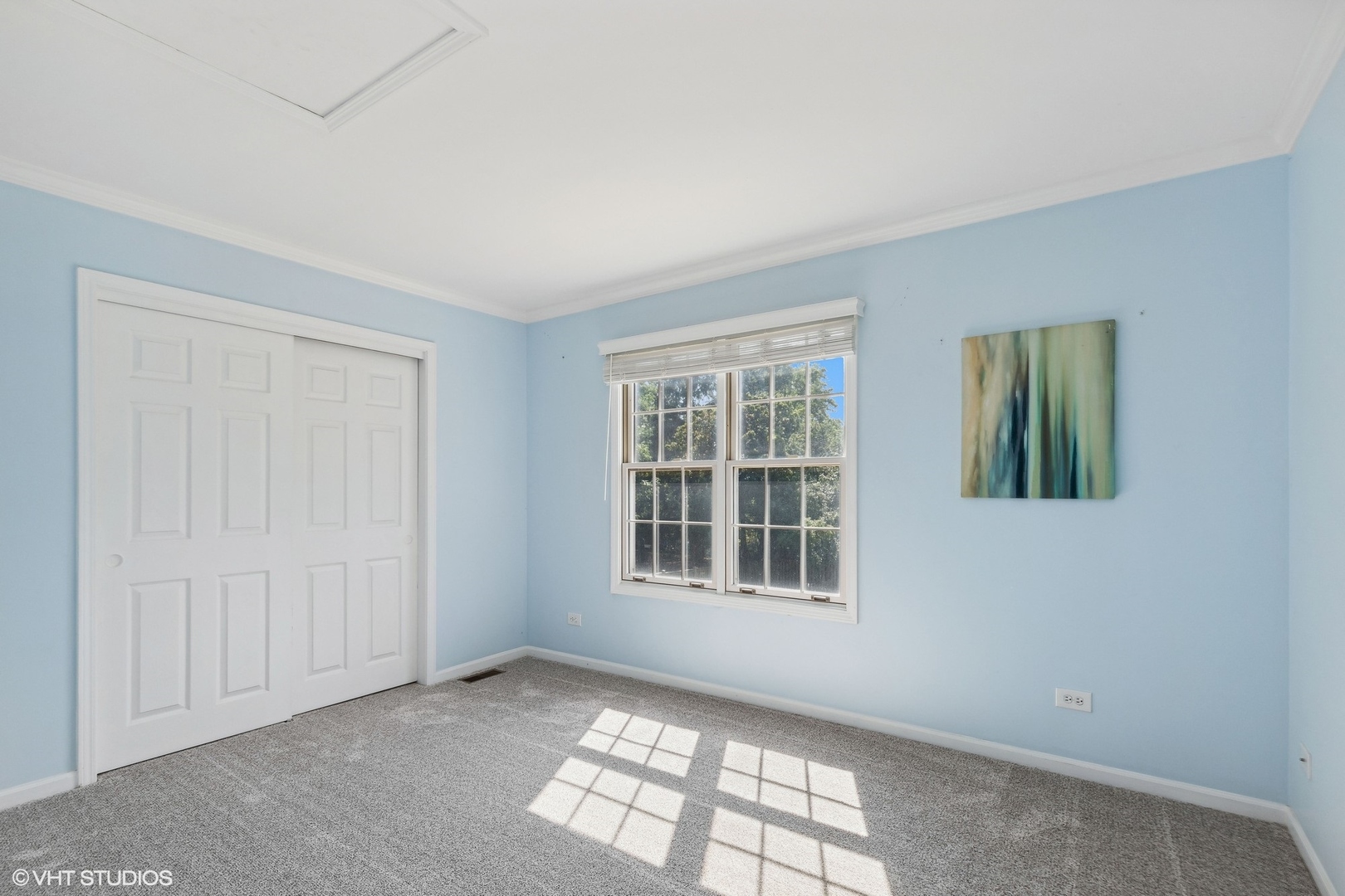 548 Long Hill Road Gurnee, IL 60031 - Photo 14 of 26 an empty room with windows