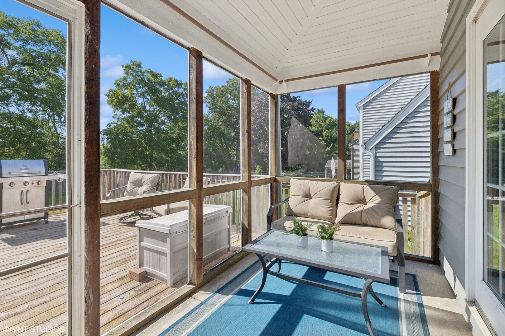 548 Long Hill Road Gurnee, IL 60031 - Photo 17 of 26 a view of a two chairs in the balcony