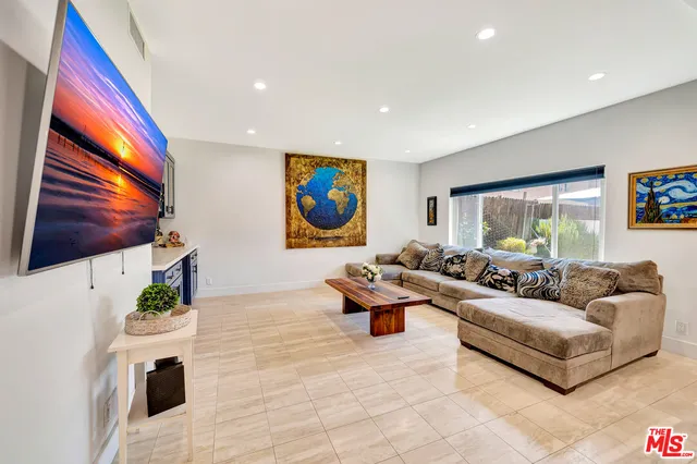 $7,950 | 14916 Hesby Street, Sherman Oaks, CA 91403