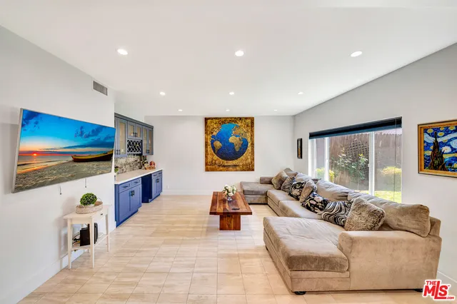 $7,950 | 14916 Hesby Street, Sherman Oaks, CA 91403