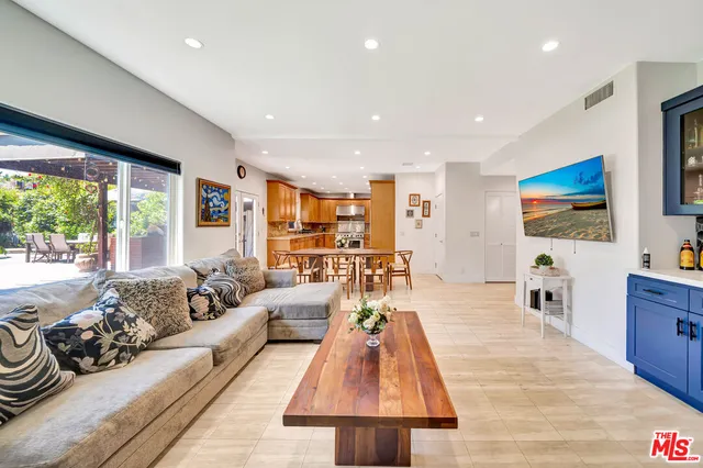 $7,950 | 14916 Hesby Street, Sherman Oaks, CA 91403