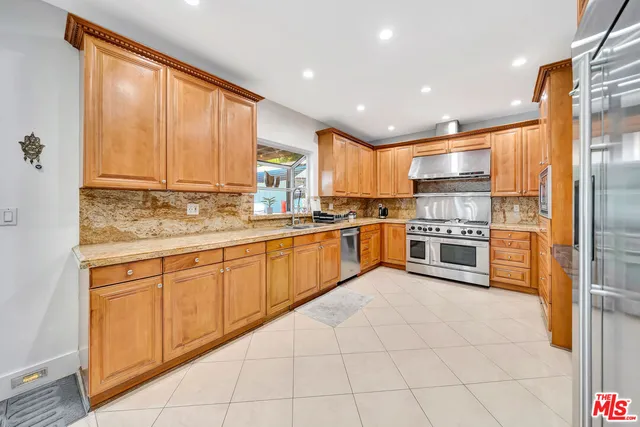 $7,950 | 14916 Hesby Street, Sherman Oaks, CA 91403