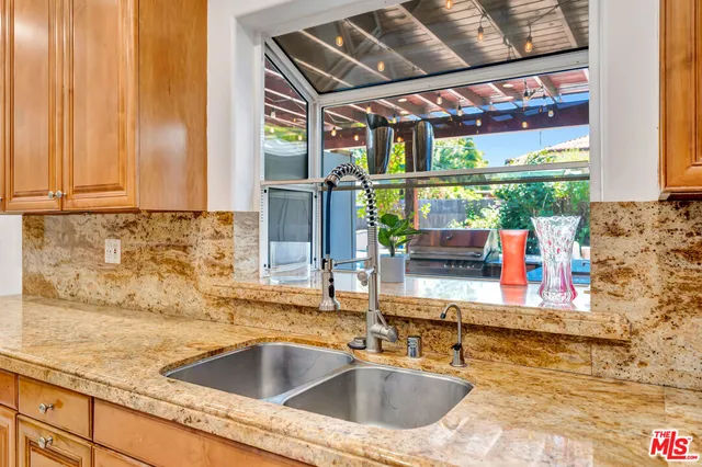 $7,950 | 14916 Hesby Street, Sherman Oaks, CA 91403