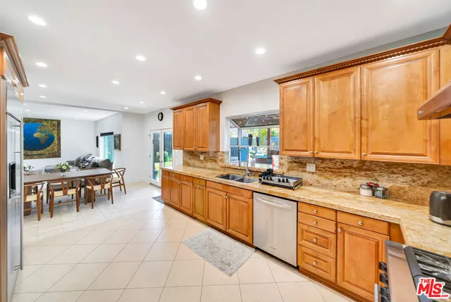 $7,950 | 14916 Hesby Street, Sherman Oaks, CA 91403