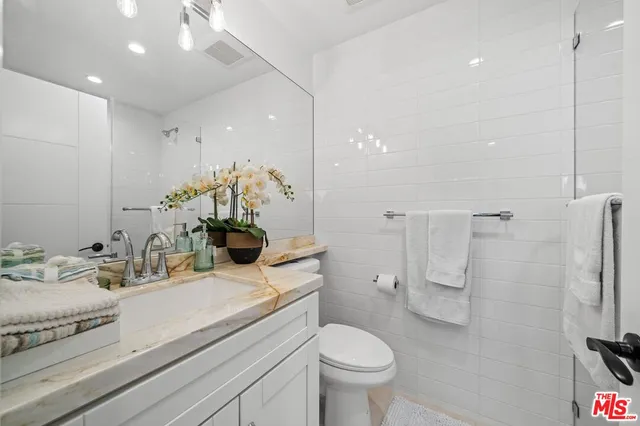 $7,950 | 14916 Hesby Street, Sherman Oaks, CA 91403