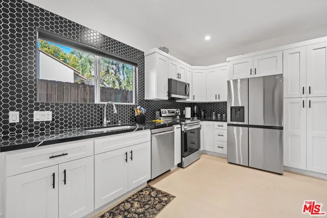 $7,950 | 14916 Hesby Street, Sherman Oaks, CA 91403