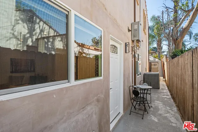 $7,950 | 14916 Hesby Street, Sherman Oaks, CA 91403