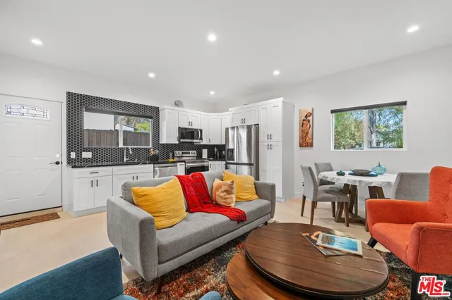 $7,950 | 14916 Hesby Street, Sherman Oaks, CA 91403