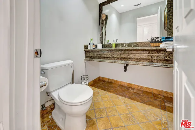 $7,950 | 14916 Hesby Street, Sherman Oaks, CA 91403