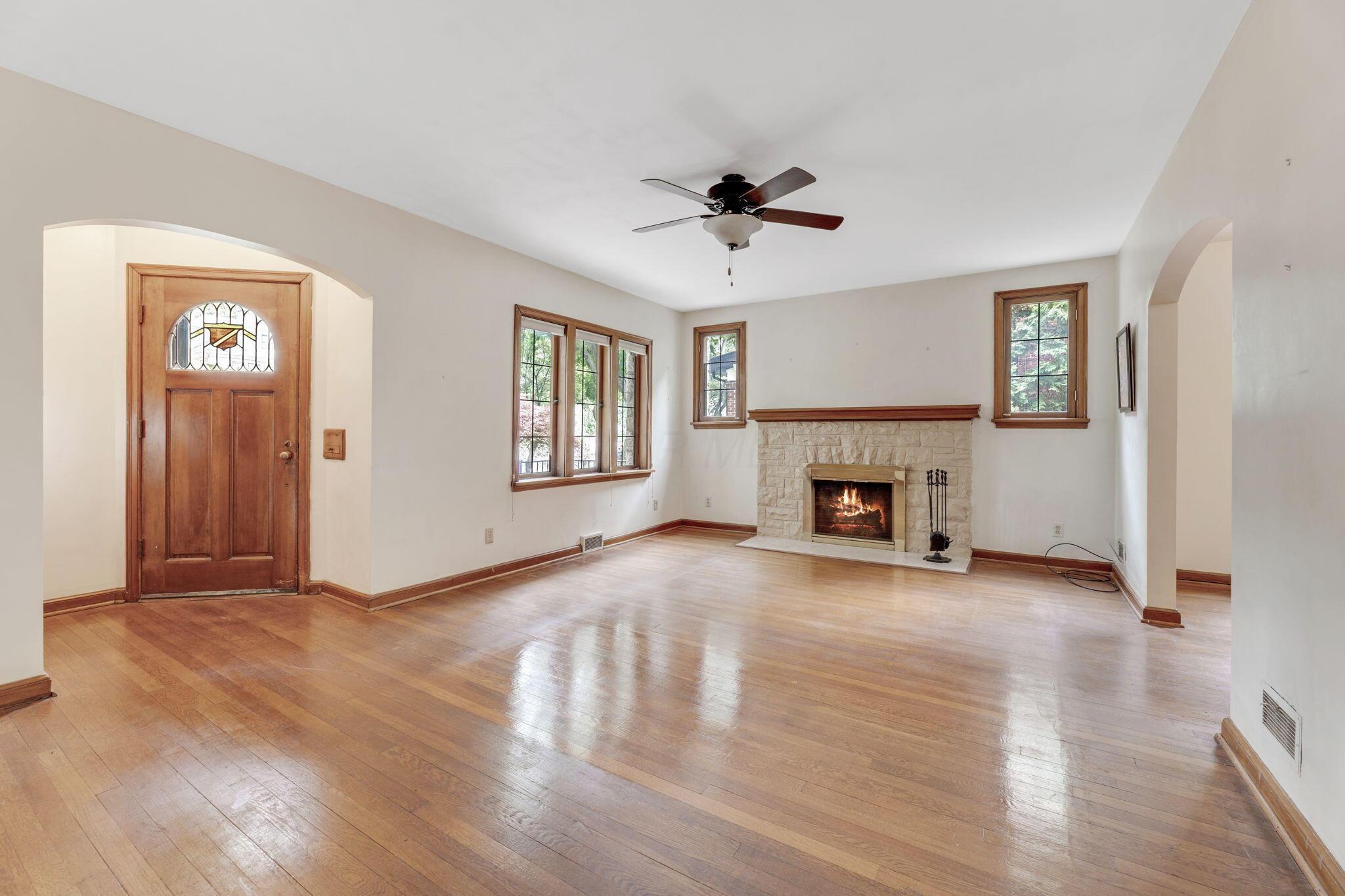 35 Brevoort Road Columbus, OH 43214 - Photo 4 of 48 Entry and Living Room