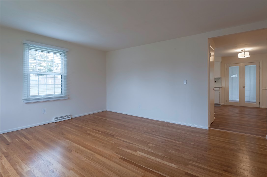 120 Rowe Avenue Pawtucket, RI 02861 - Photo 11 of 33