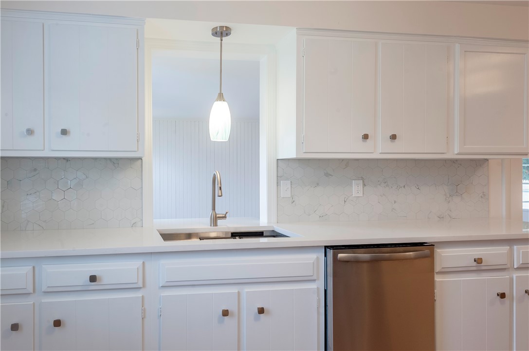 120 Rowe Avenue Pawtucket, RI 02861 - Photo 2 of 33