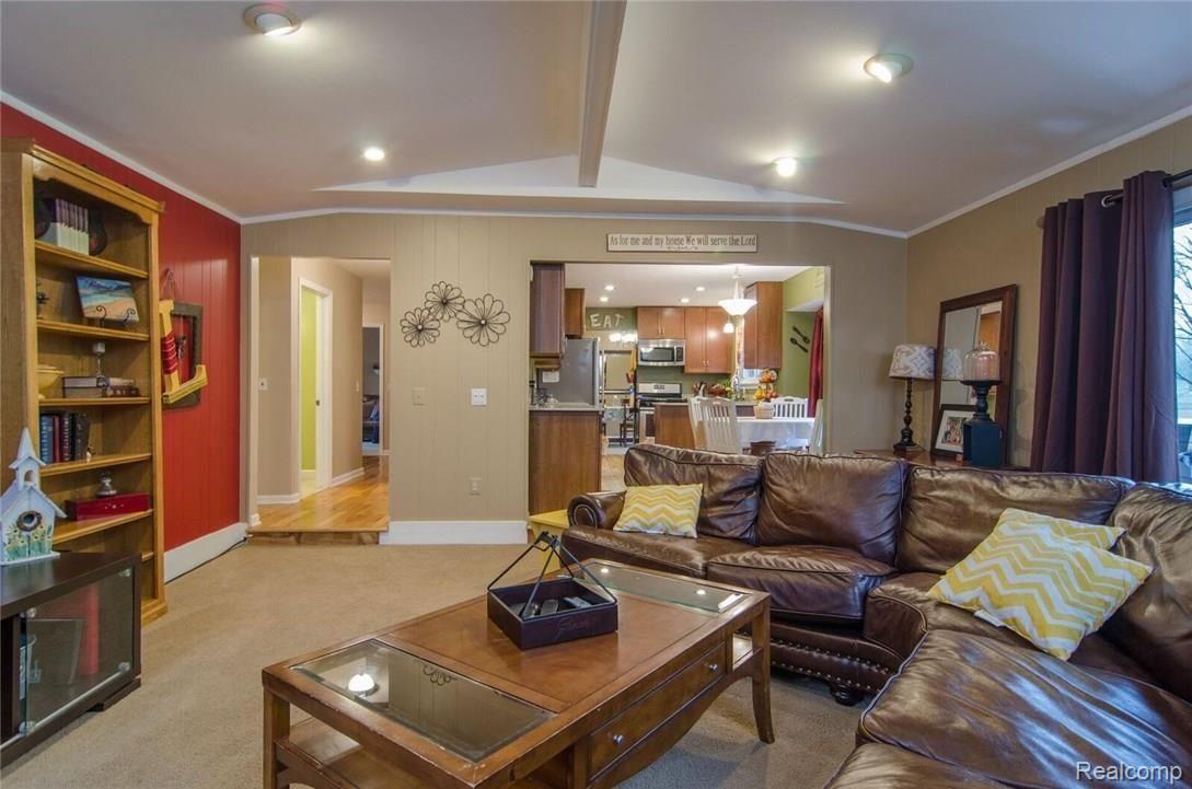 1461 Deerhurst Lane Rochester, MI 48307 - Photo 8 of 17 View of Family Room into the Kitchen