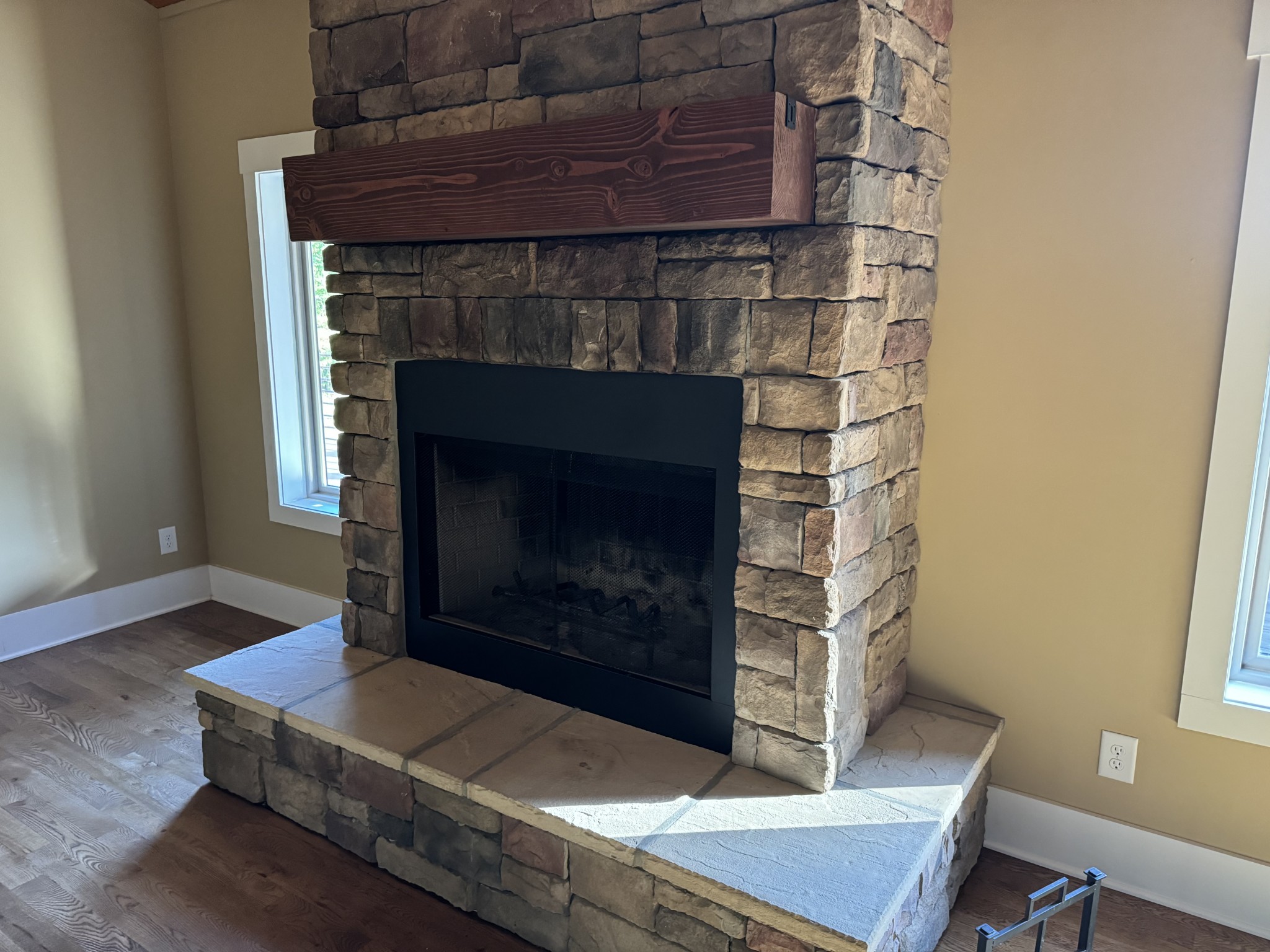 4451 Airport Road Springfield, TN 37172 - Photo 12 of 31 a living room with furniture and a fireplace