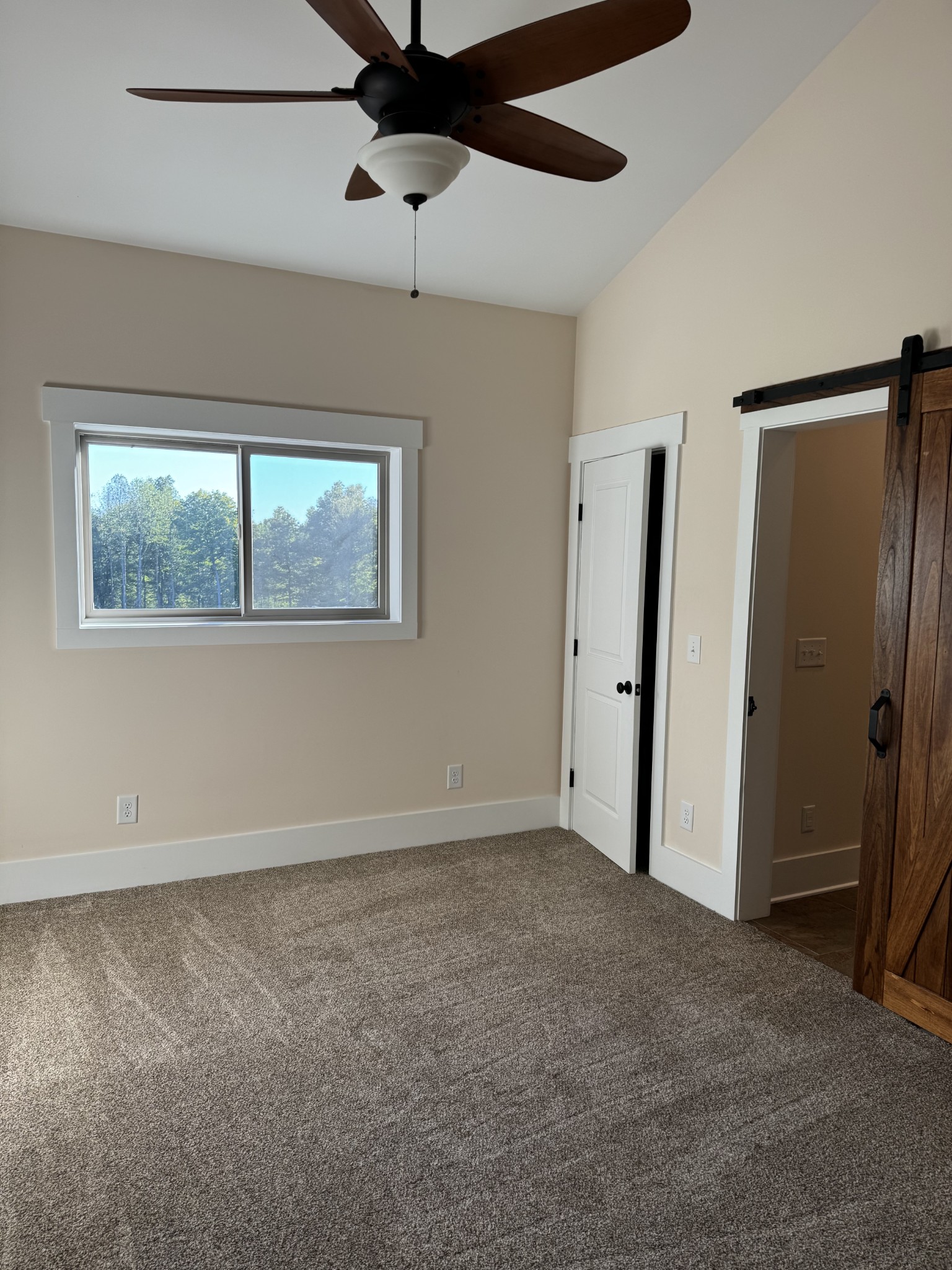 4451 Airport Road Springfield, TN 37172 - Photo 17 of 31 an empty room with windows and closet