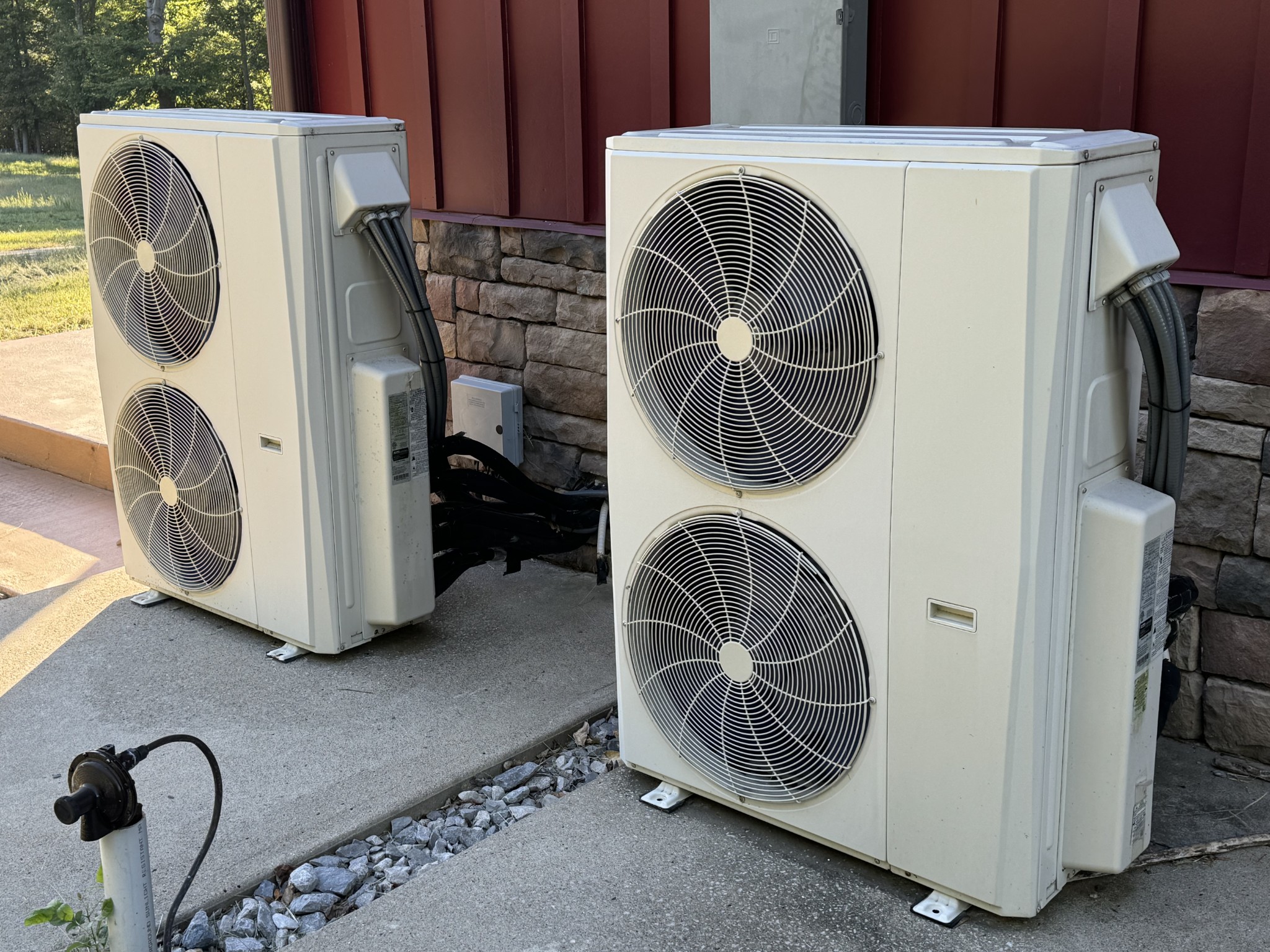 4451 Airport Road Springfield, TN 37172 - Photo 30 of 31 a utility room with dryer and washer