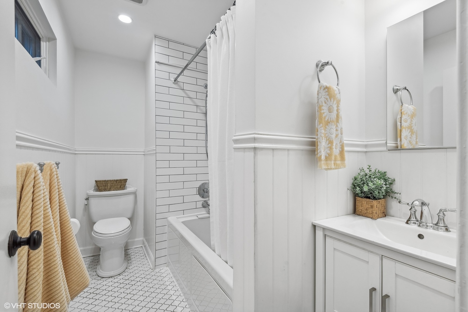 915 Pawnee Road Wilmette, IL 60091 - Photo 20 of 39 a bathroom with a sink a toilet and shower