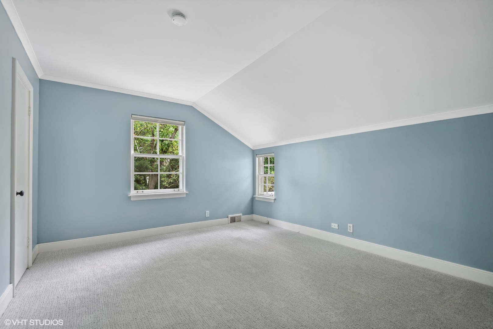 915 Pawnee Road Wilmette, IL 60091 - Photo 21 of 39 an empty room with windows