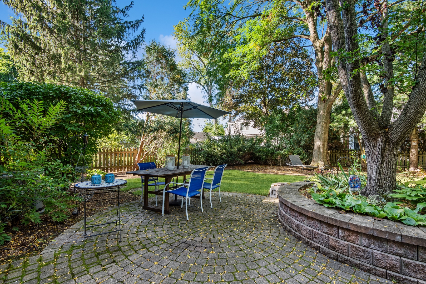 915 Pawnee Road Wilmette, IL 60091 - Photo 27 of 39 a view of a sitting area with furniture and garden