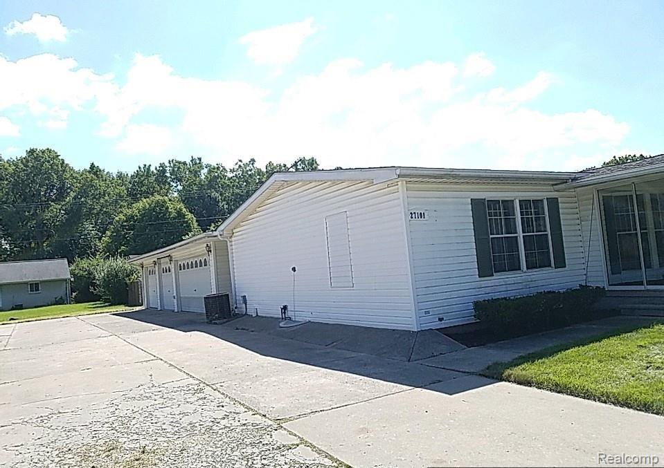 27101 Hopkins Street Inkster, MI 48141 - Photo 3 of 16 TimePhoto_20180911_144952.jpg