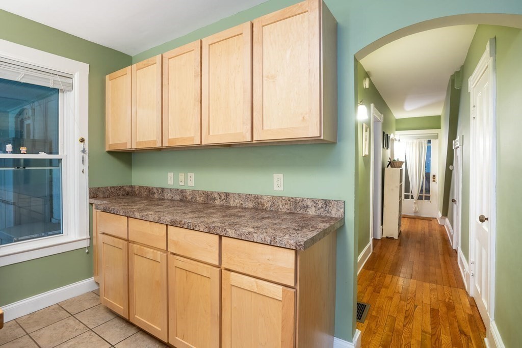27 Lyman Road, Unit A Northampton, MA 01060 - Photo 8 of 24 Gallery Image 8