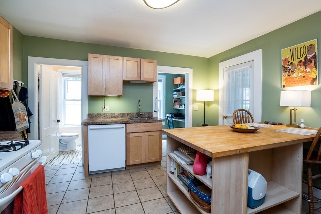 27 Lyman Road, Unit A Northampton, MA 01060 - Photo 9 of 24 Gallery Image 9