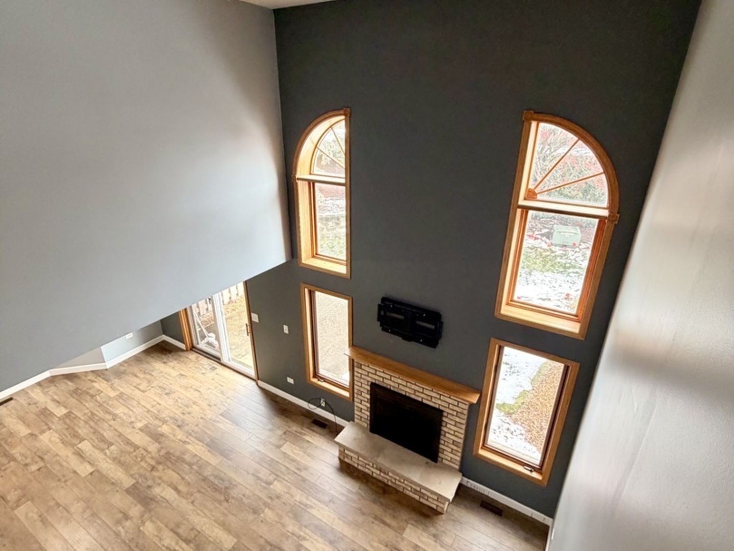 19301 Enclave Lane Tinley Park, IL 60487 - Photo 2 of 18 a view of a livingroom with wooden floor and windows