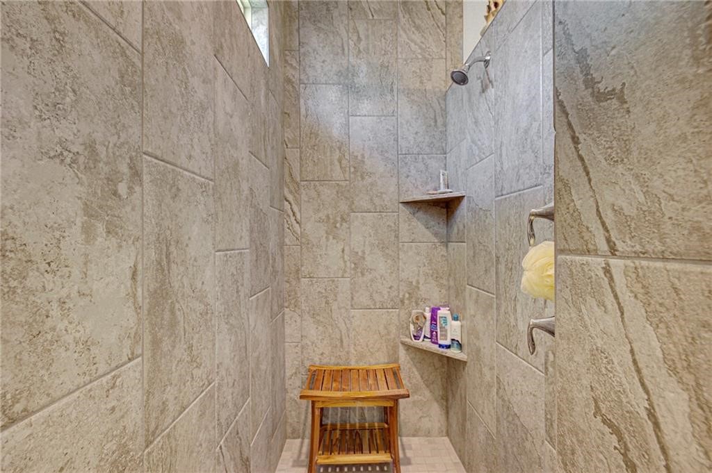 1007 Ocean Breeze Portland, TX 78374 - Photo 10 of 17 a bathroom with a shower