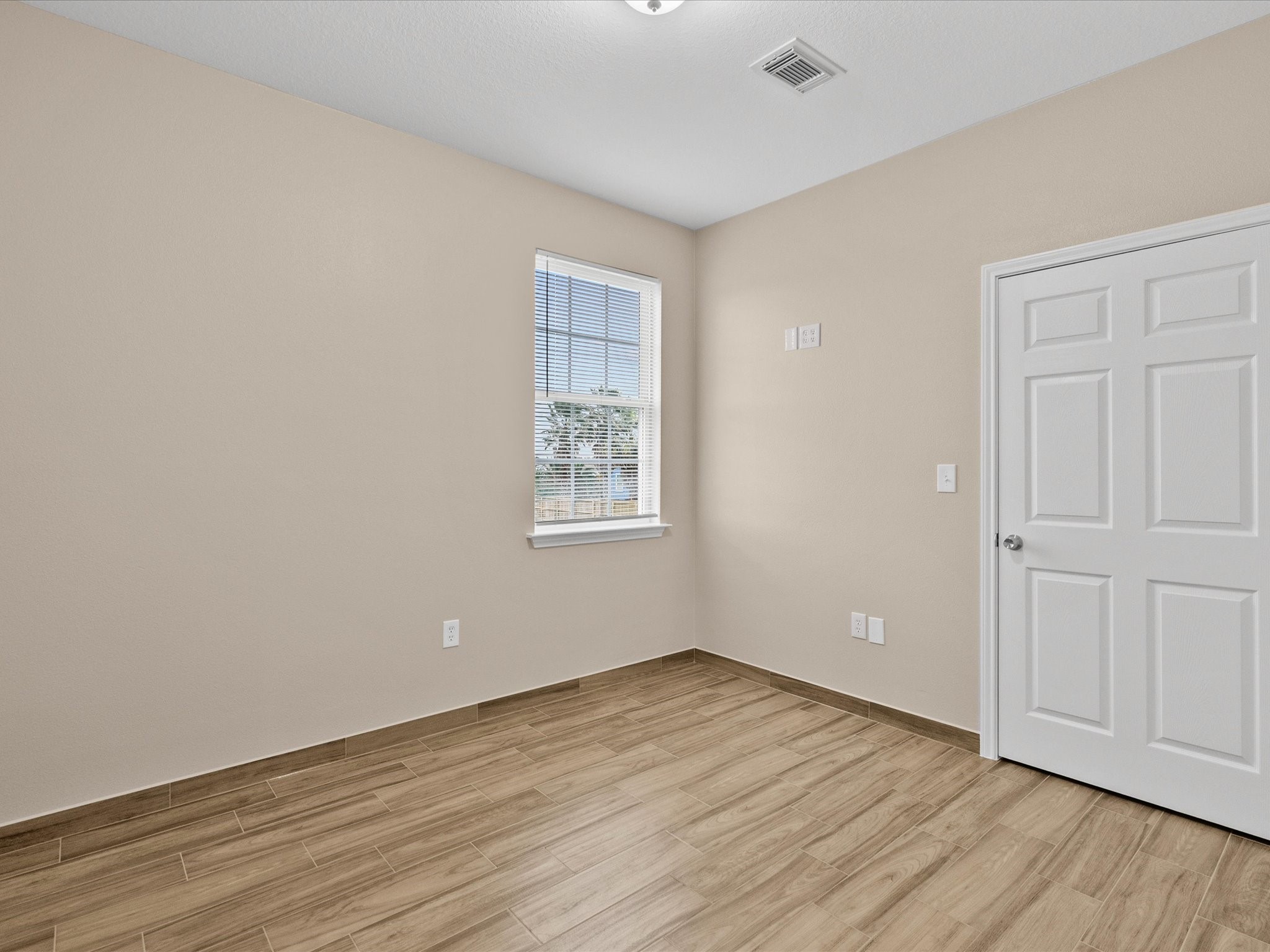 533 12th Street San Leon, TX 77539 - Photo 17 of 29 an empty room with wooden floor and windows