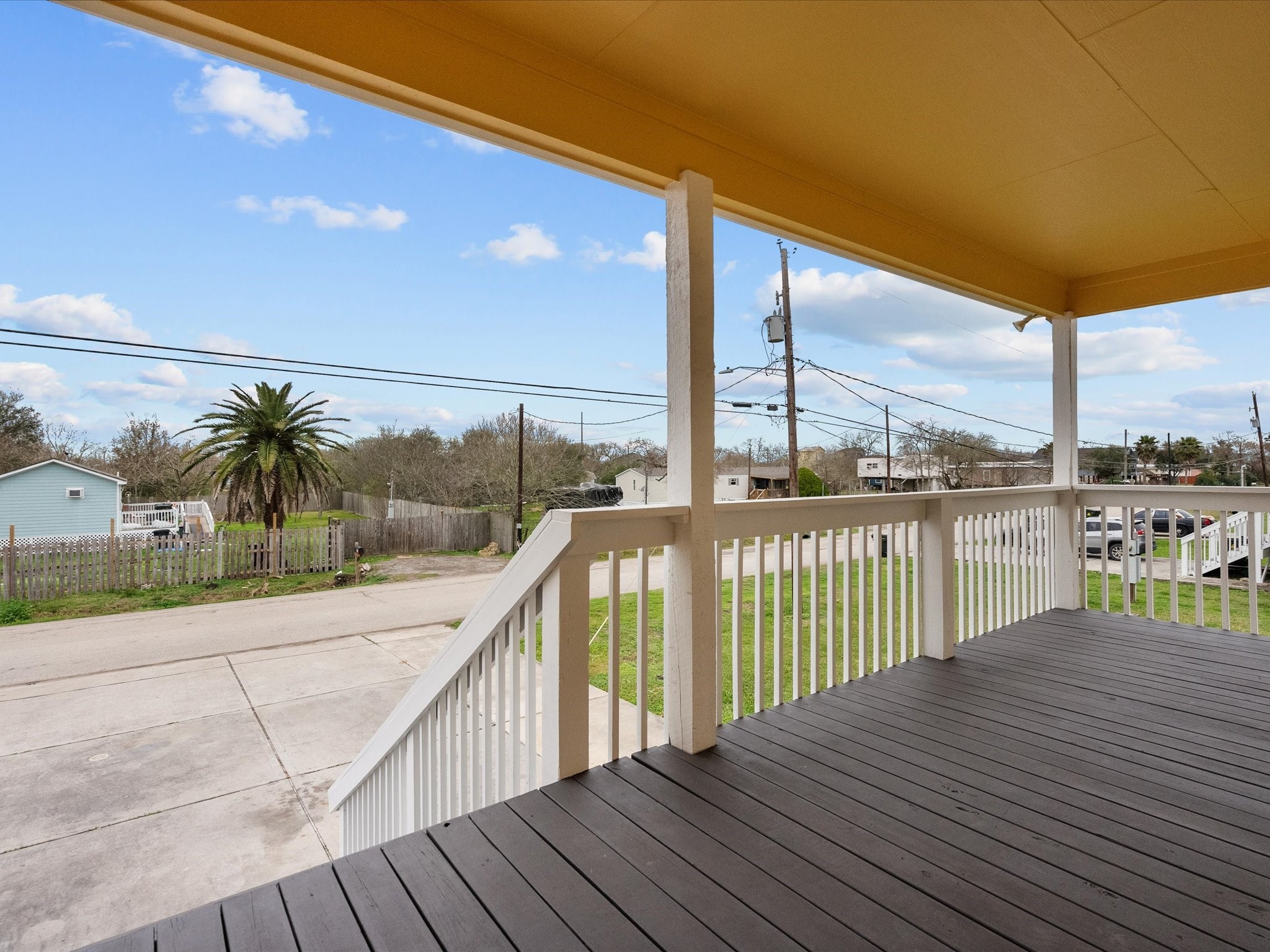 533 12th Street San Leon, TX 77539 - Photo 4 of 29 a balcony with wooden floor
