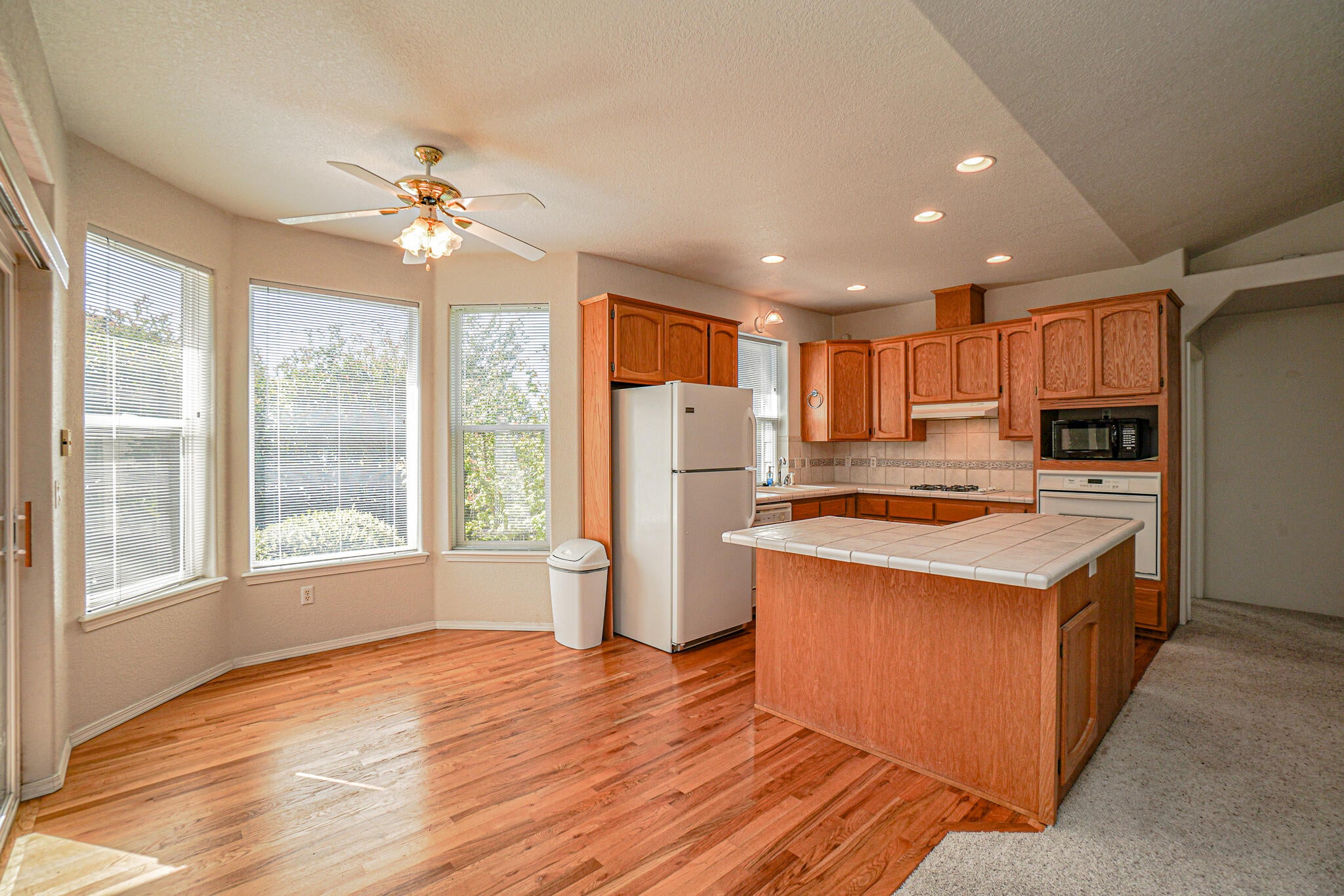 2398 Springbrook Road, Unit 4 Medford, OR 97504 - Photo 11 of 27 kitchen and nook