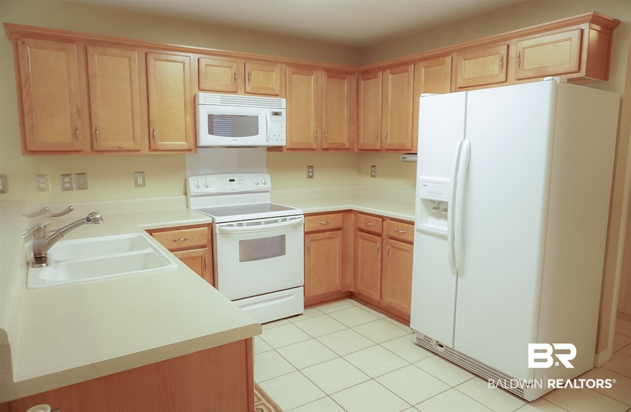 109 Asbury Hill Road Daphne, AL 36526 - Photo 5 of 20 Kitchen