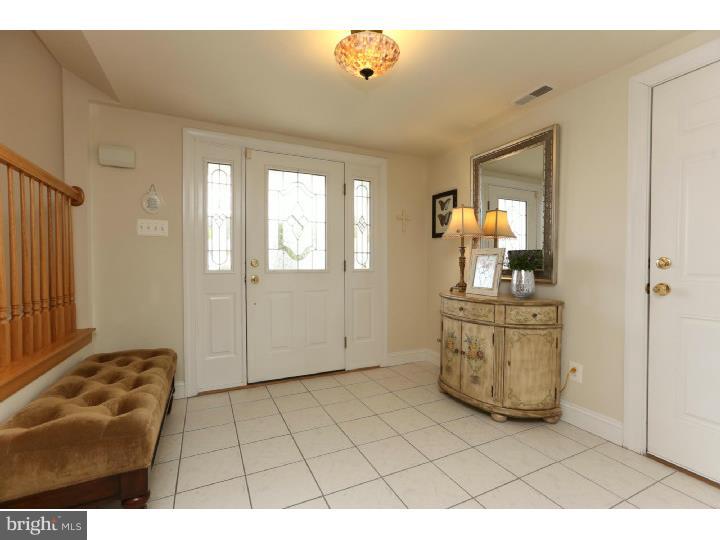 9753 Glenhope Road Philadelphia, PA 19115 - Photo 3 of 25 Foyer